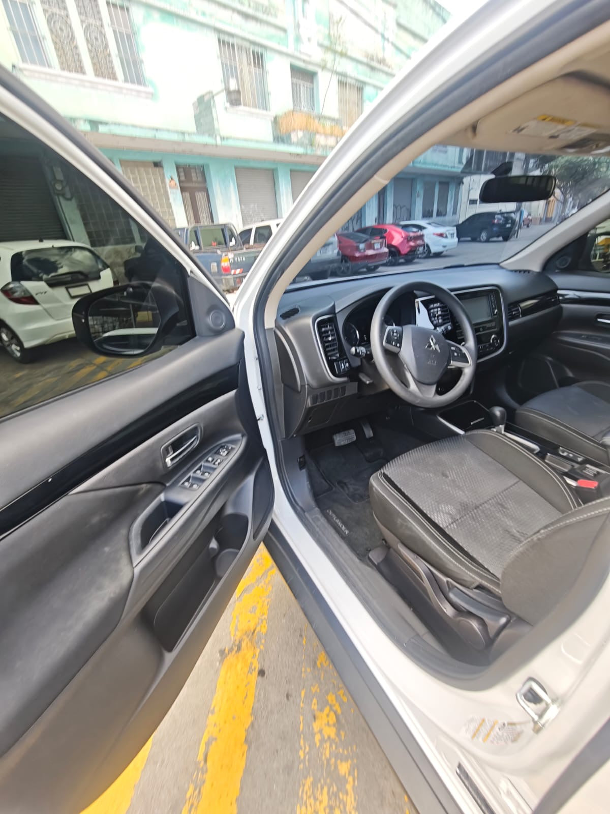 MITSUBISHI OUTLANDER 2019
