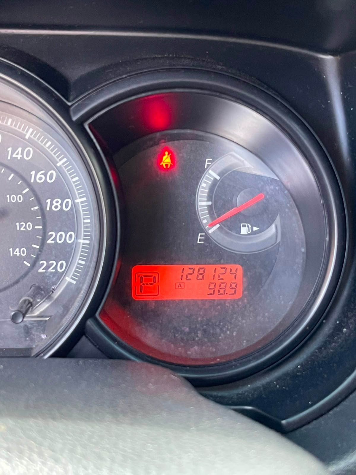 NISSAN TIIDA 2012