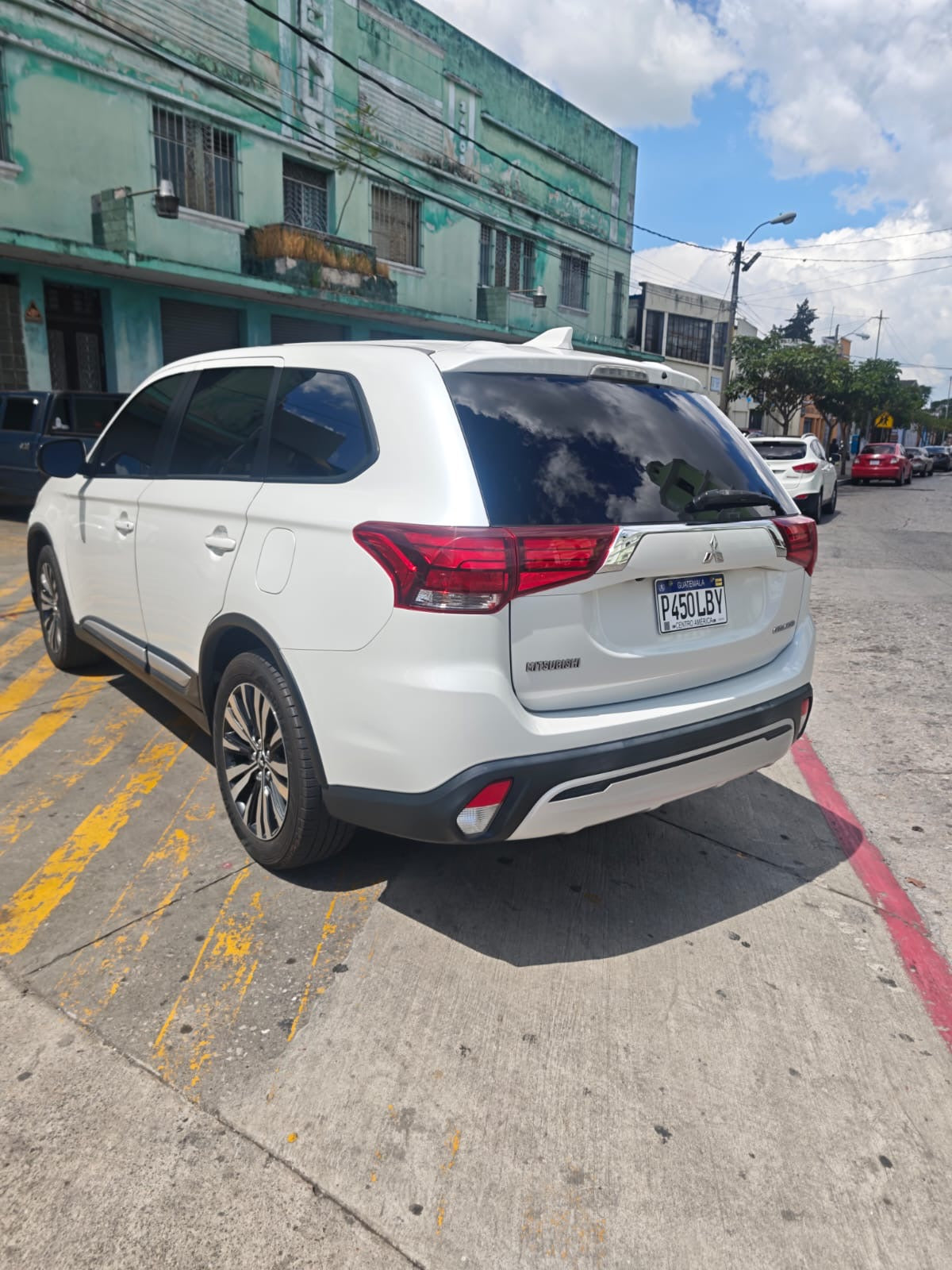 MITSUBISHI OUTLANDER 2019