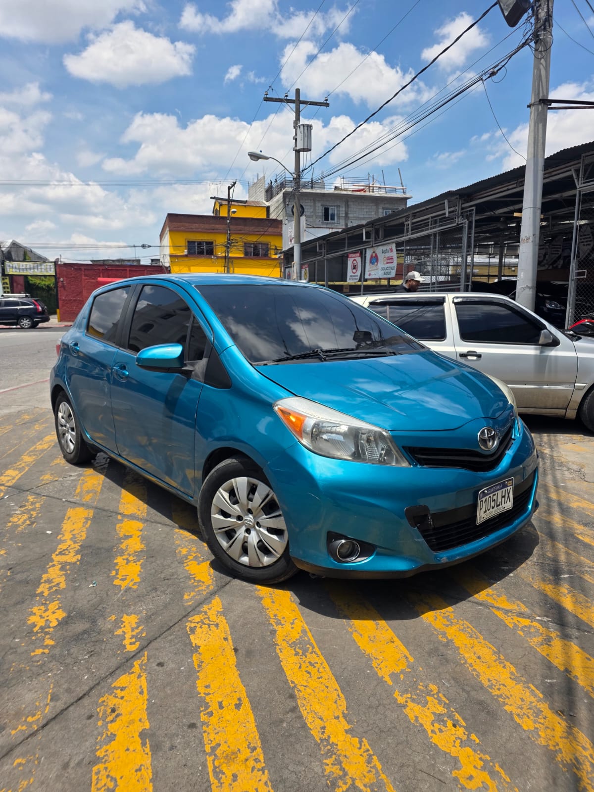 TOYOTA YARIS LE 2012