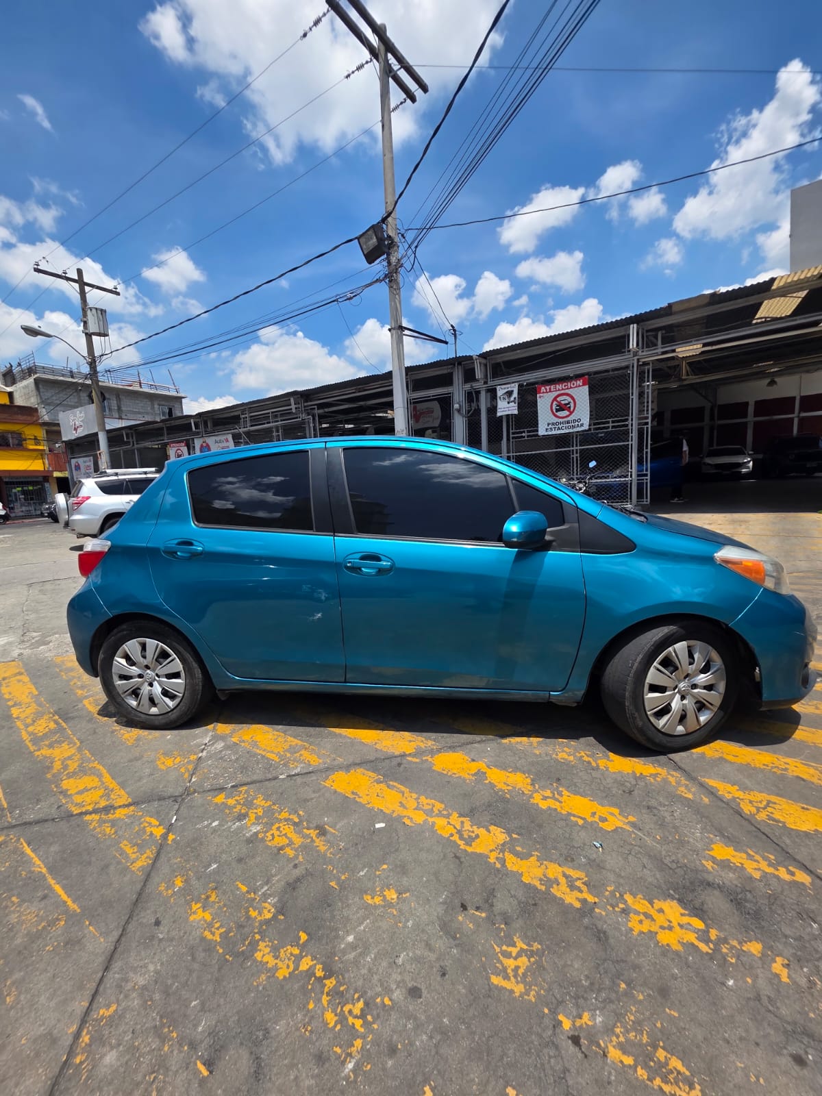 TOYOTA YARIS LE 2012