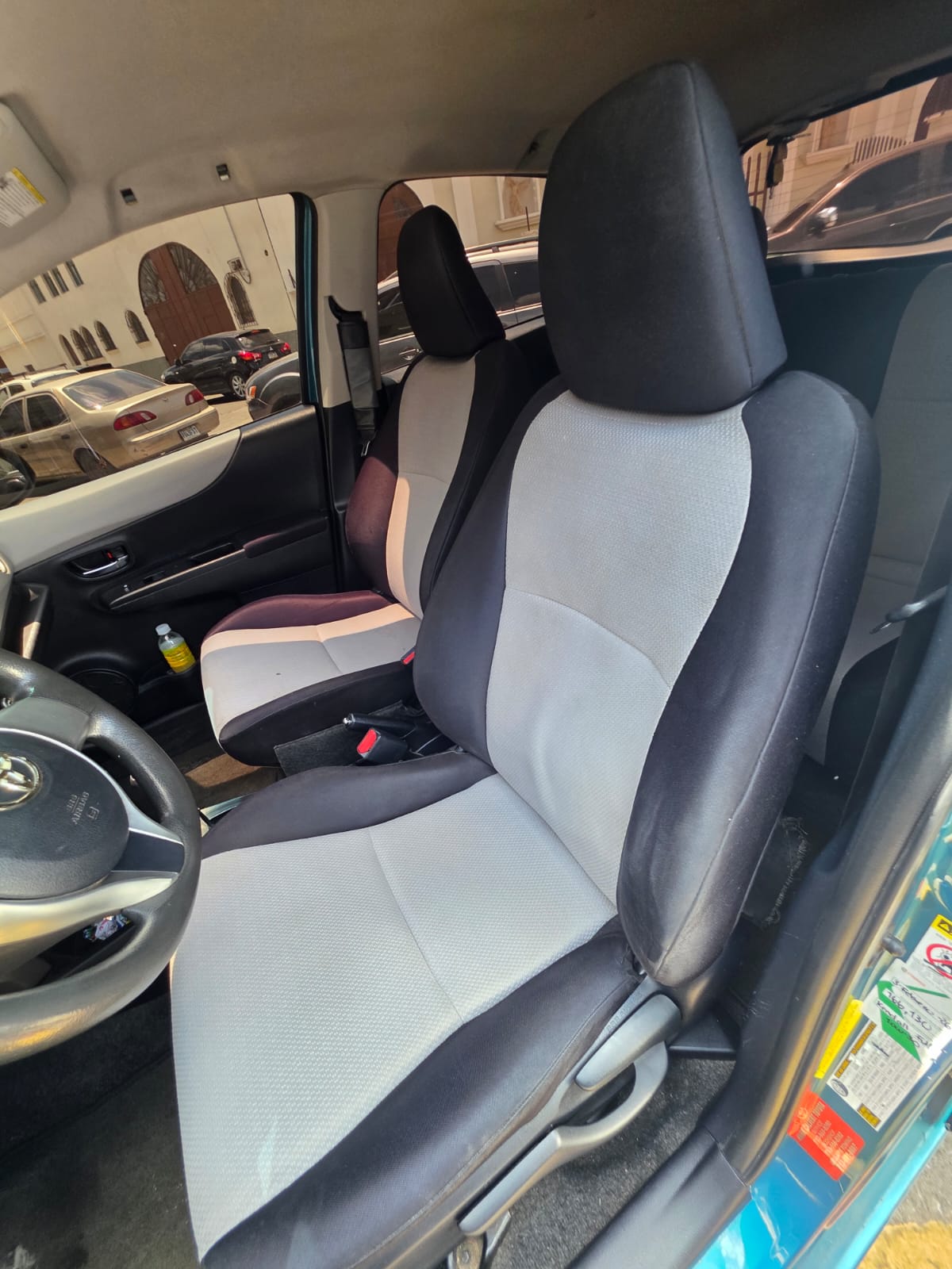 TOYOTA YARIS LE 2012