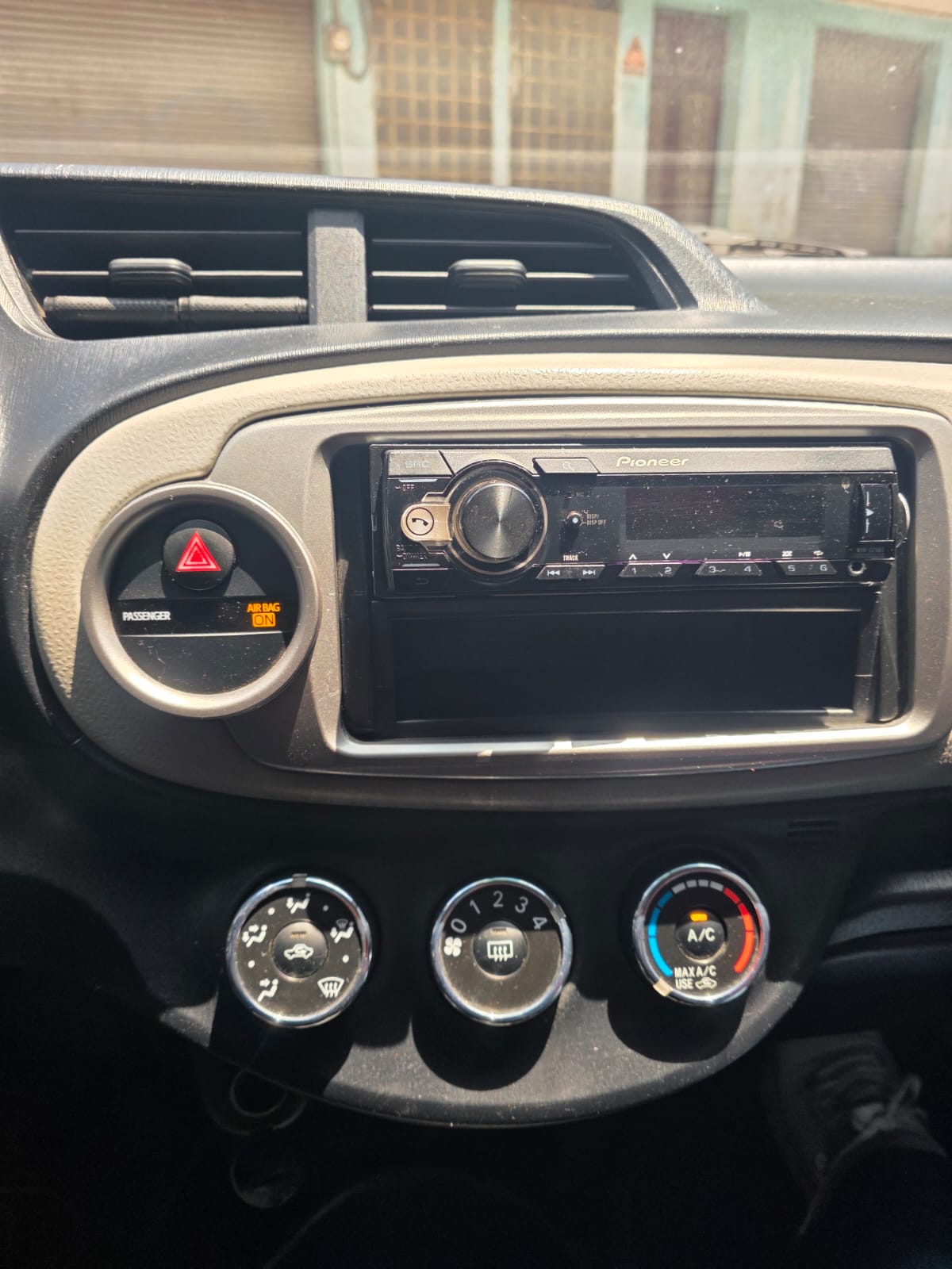 TOYOTA YARIS LE 2012