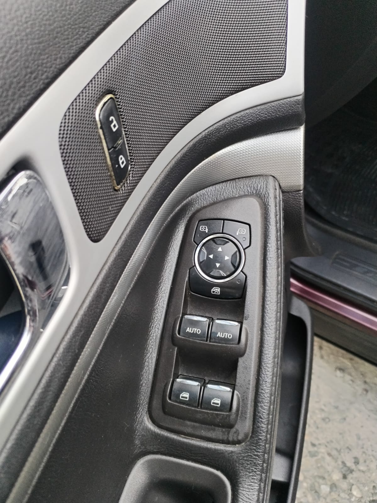 FORD EXPLORER XLT 2011