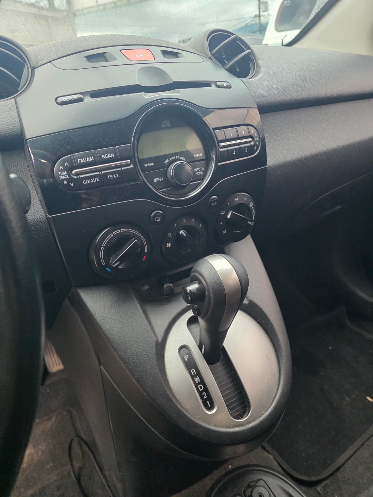 MAZDA 2 VERDE 2012