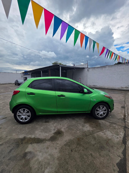 MAZDA 2 VERDE 2012