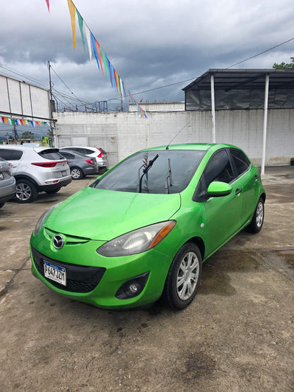 MAZDA 2 VERDE 2012