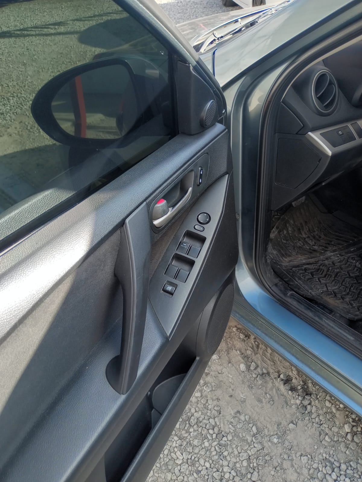 MAZDA 3 2012