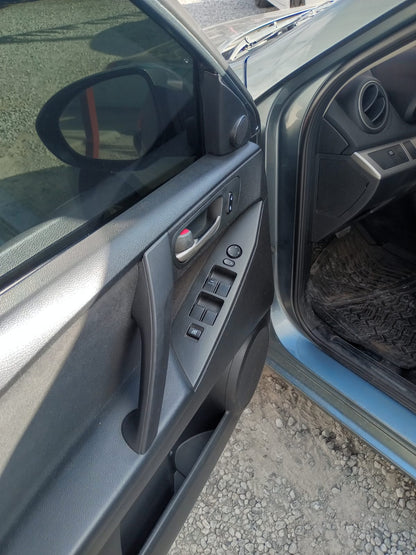 MAZDA 3 2012