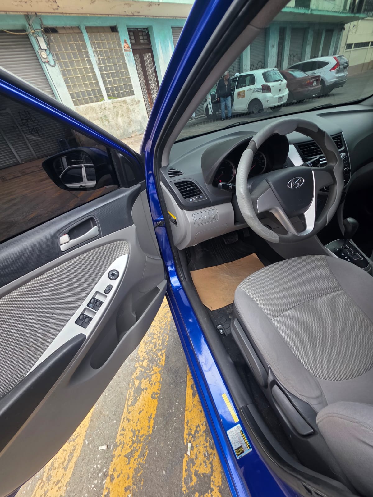 HYUNDAI ACCENT 2012
