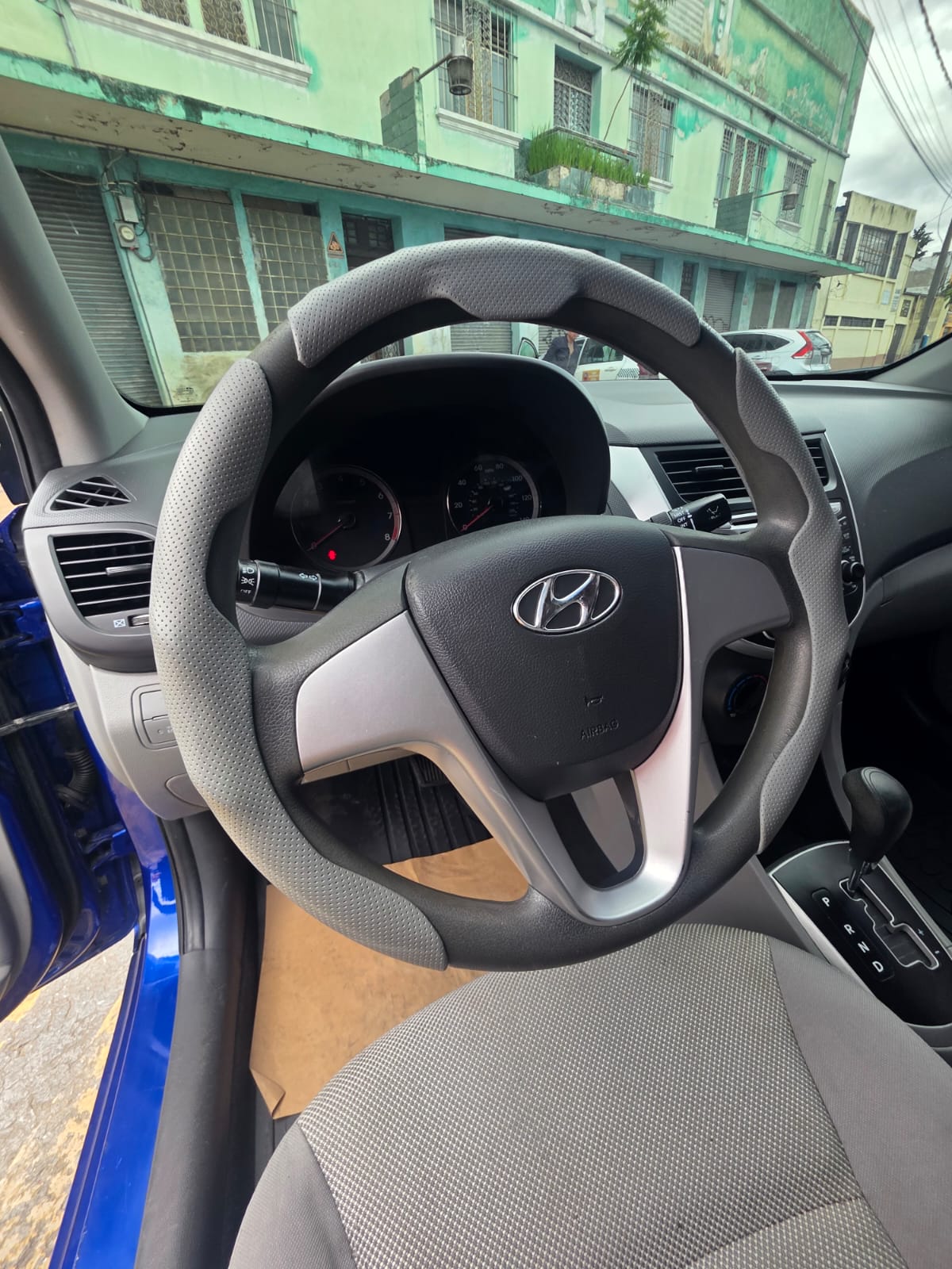 HYUNDAI ACCENT 2012