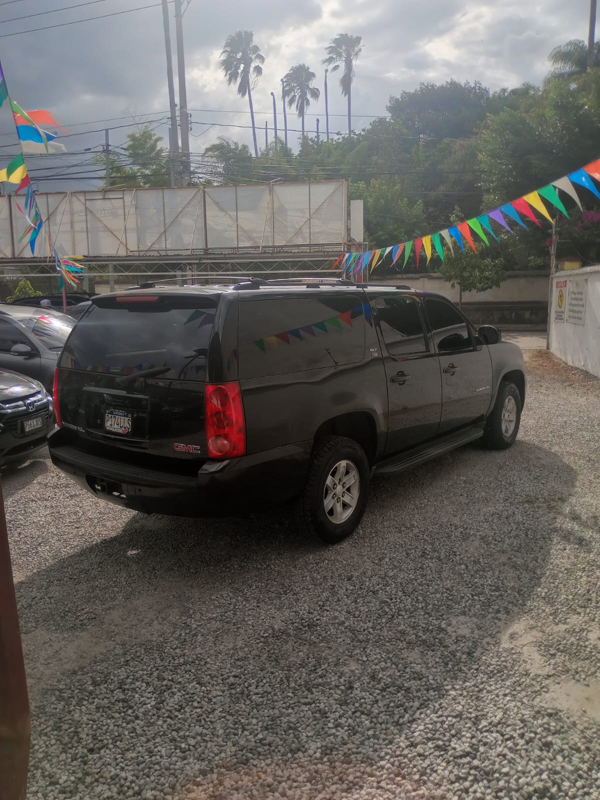 GMC YUKON XL SLT 4WD 2013