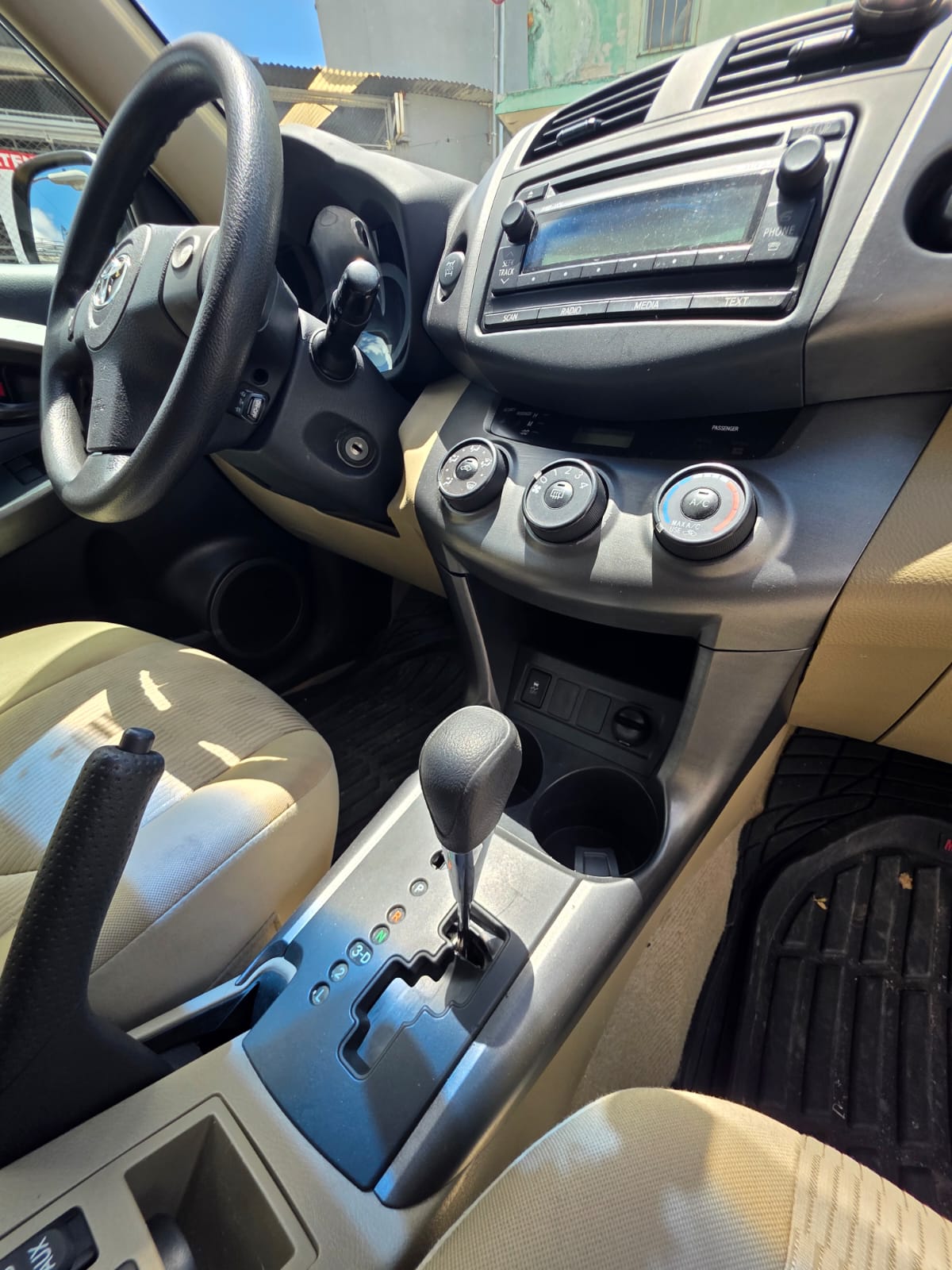 TOYOTA RAV4 4X4 2012
